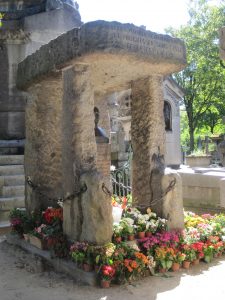 dolmen funerario tumba Allan Kardec Paris