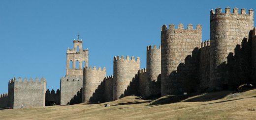 Murallas que rodean la ciudad de Ávila