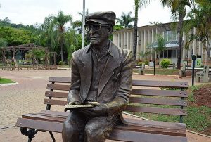 Escultura de Chico Xavier