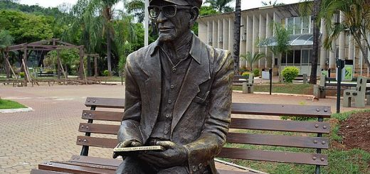 Escultura de Chico Xavier